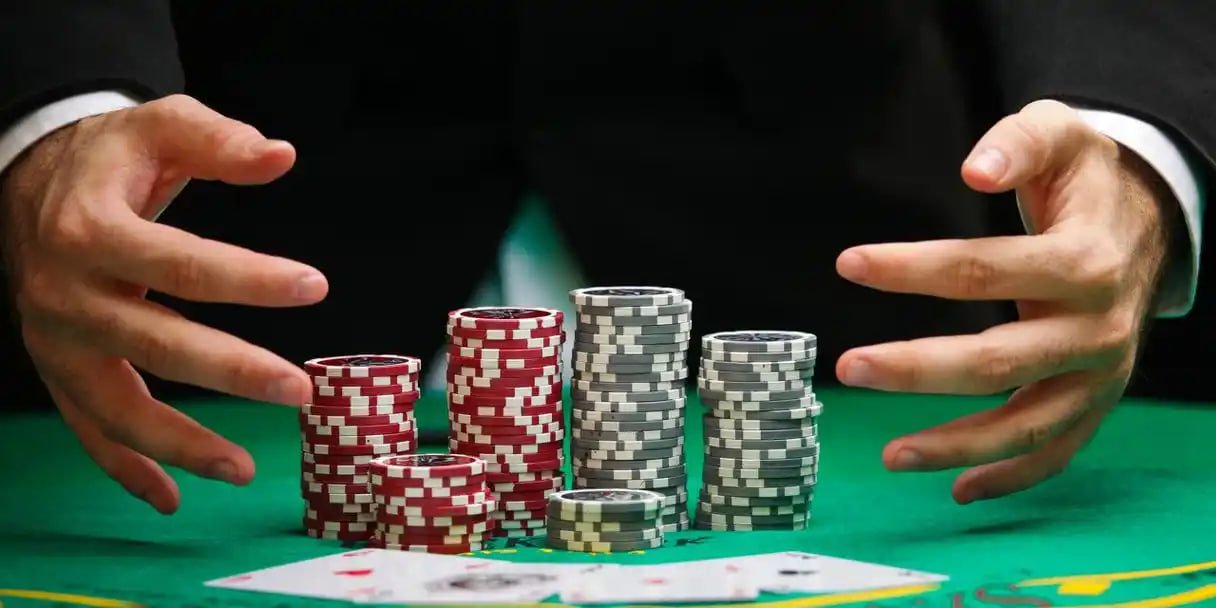 Aplikasi biru77 Auto Roulette di layar ponsel dengan antarmuka taruhan yang disederhanakan untuk sentuhan